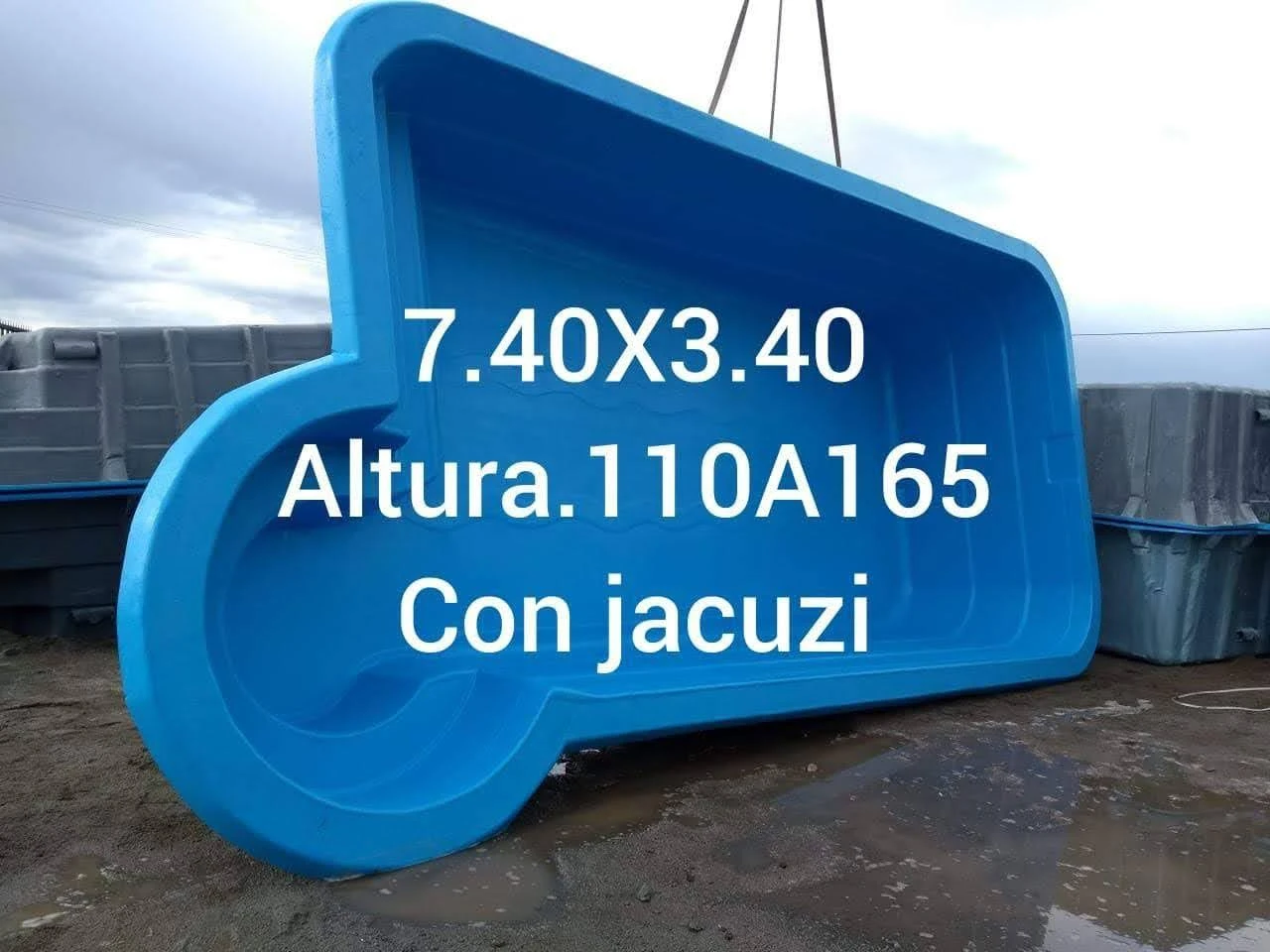 Vaso de fibra de vidrio de 7,4 por 3,4 metros con jacuzzi integrado